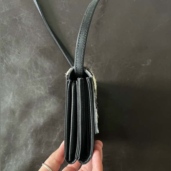 Cowhide Crossbody Purse w/ detachable strap - Picture 3 of 6